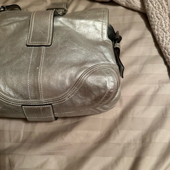 Rare silver leather buckle coach shoulder bag - Picture 7 of 14